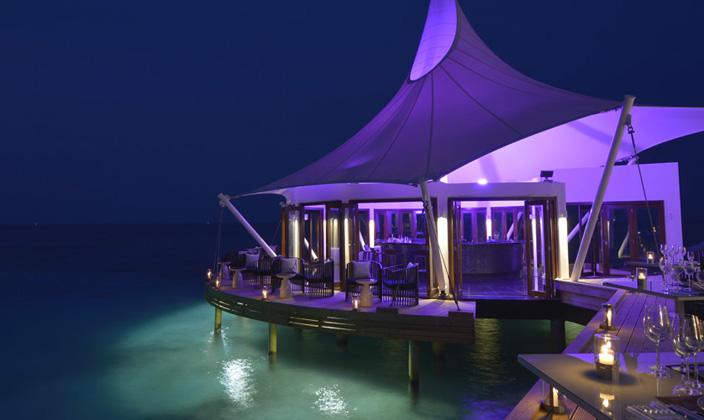 尼亚玛 Niyama Maldives,dining时间( 18:30–22:30 )美食攻略 Edge（水上餐厅、酒吧） ，方便大家选岛（海岸线假期一级代理提供），海岛马尔代夫maldives