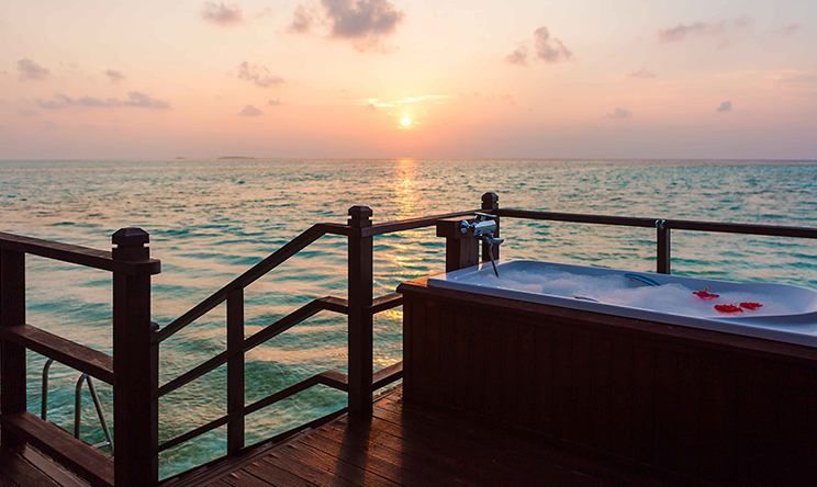 Sunset Jacuzzi Water Villas-日落按摩水上别墅（按摩浴缸） 房型图片及房间装修风格(双鱼岛|欧芙菲莉岛 Olhuveli Beach & Spa Resort)海岛马尔代夫 