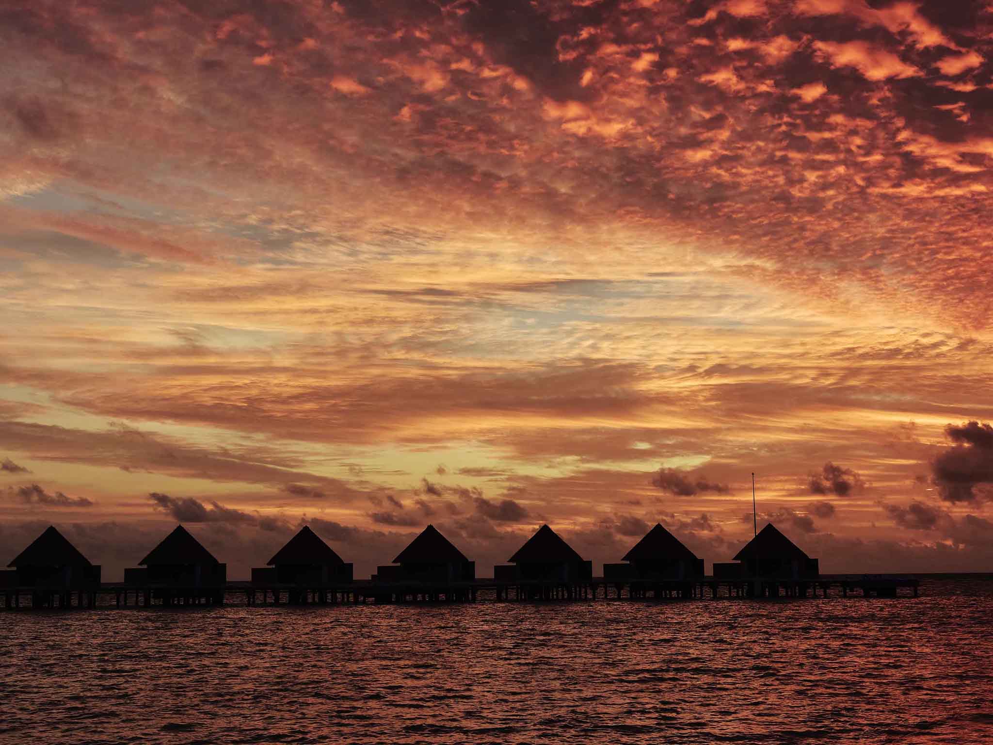 房型内部设施图片参考，如无边泳池与电视及音响， 水上別墅-Over Water Villa maldievs(美居度假村 Mercure Maldives Kooddoo) 